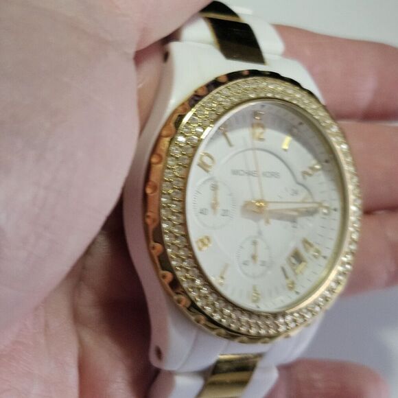 Michael Kors Womens Watch - crystal face with Gold Tone band. Model MK-5417